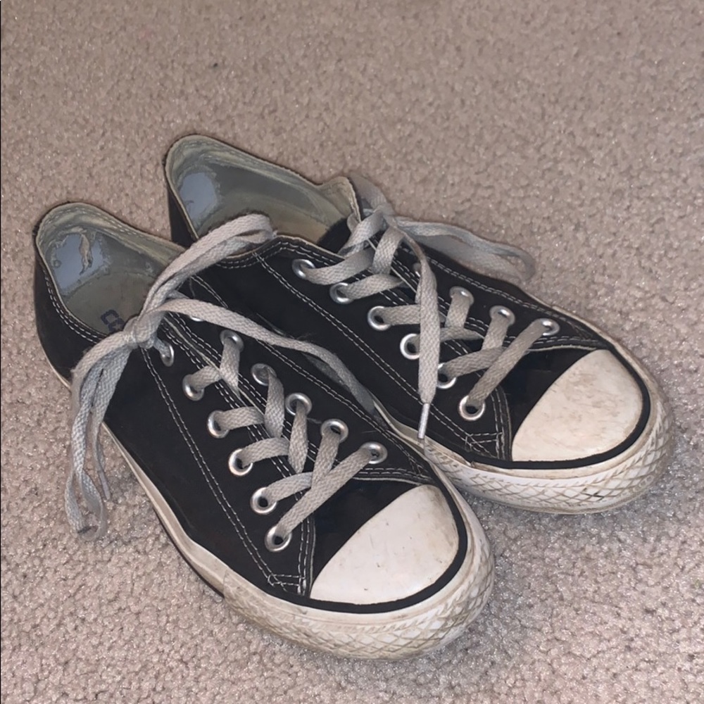 classic black/white low rise converse